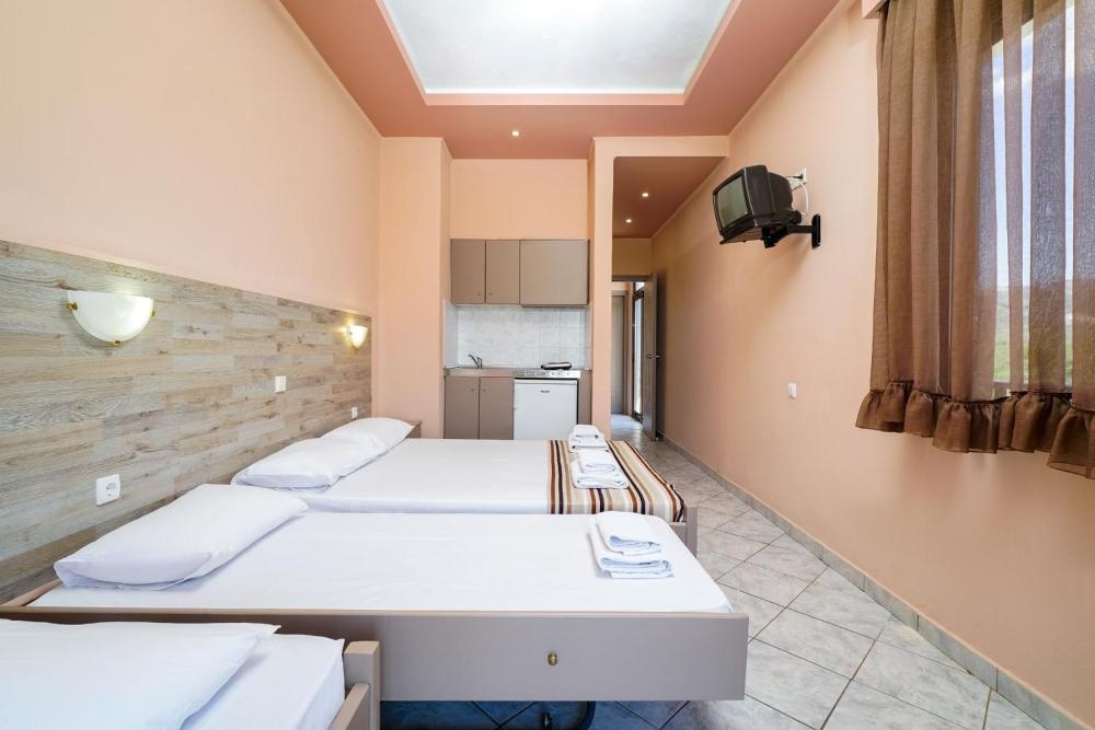 Standard Quadruple Room at Meni Studios, photo 5